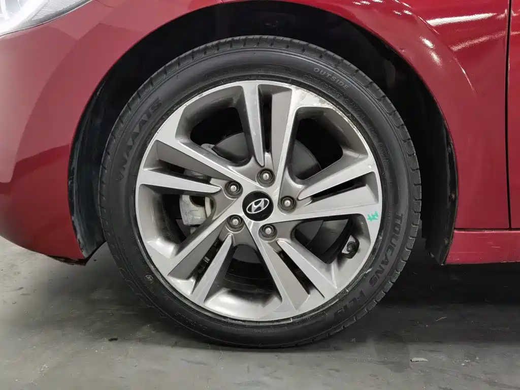 Hyundai Elantra — миниатюра 17