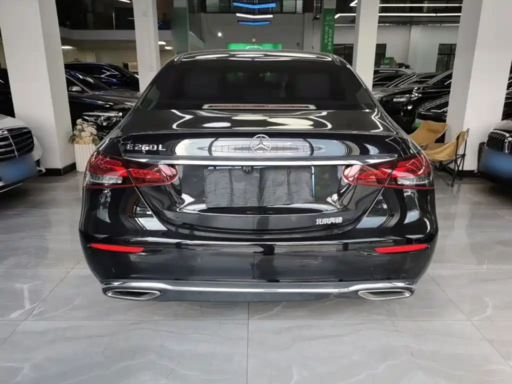 Mercedes-Benz E-Class — миниатюра 6