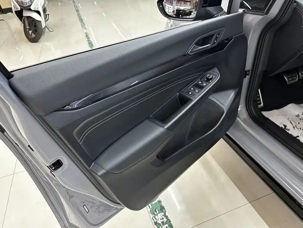 Volkswagen Golf — миниатюра 11