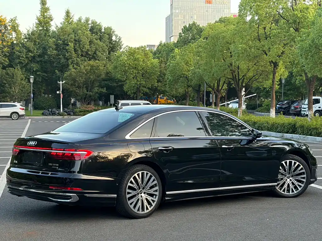 Audi A8 — миниатюра 4