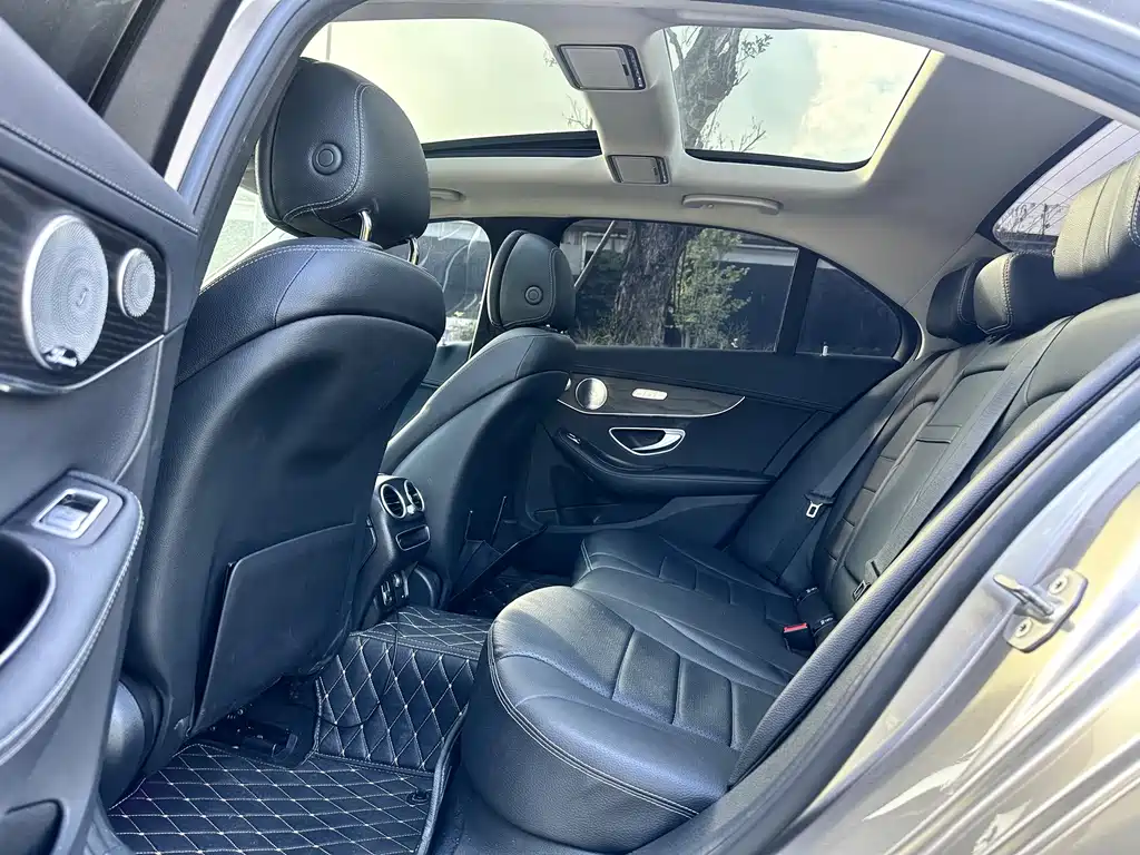 Mercedes-Benz C-Class — миниатюра 14