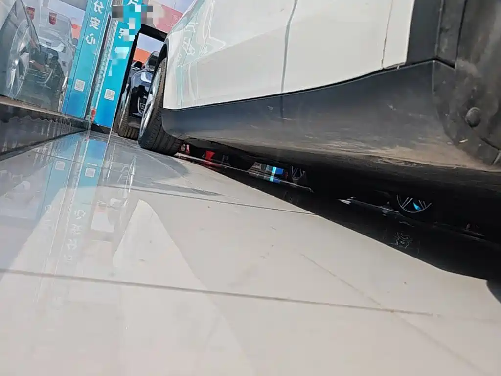 Tesla Model Y — миниатюра 21