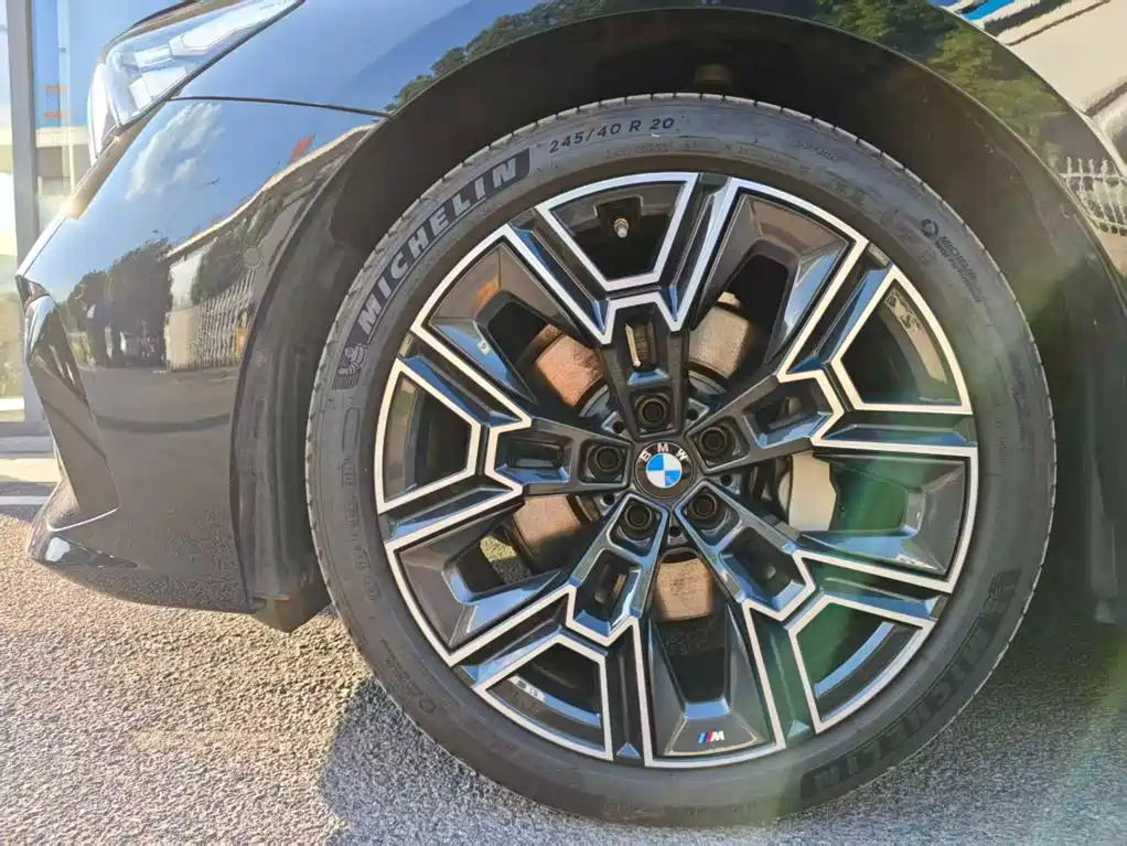 BMW 5 Series — миниатюра 8