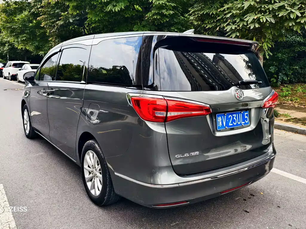 Buick GL8 — миниатюра 6