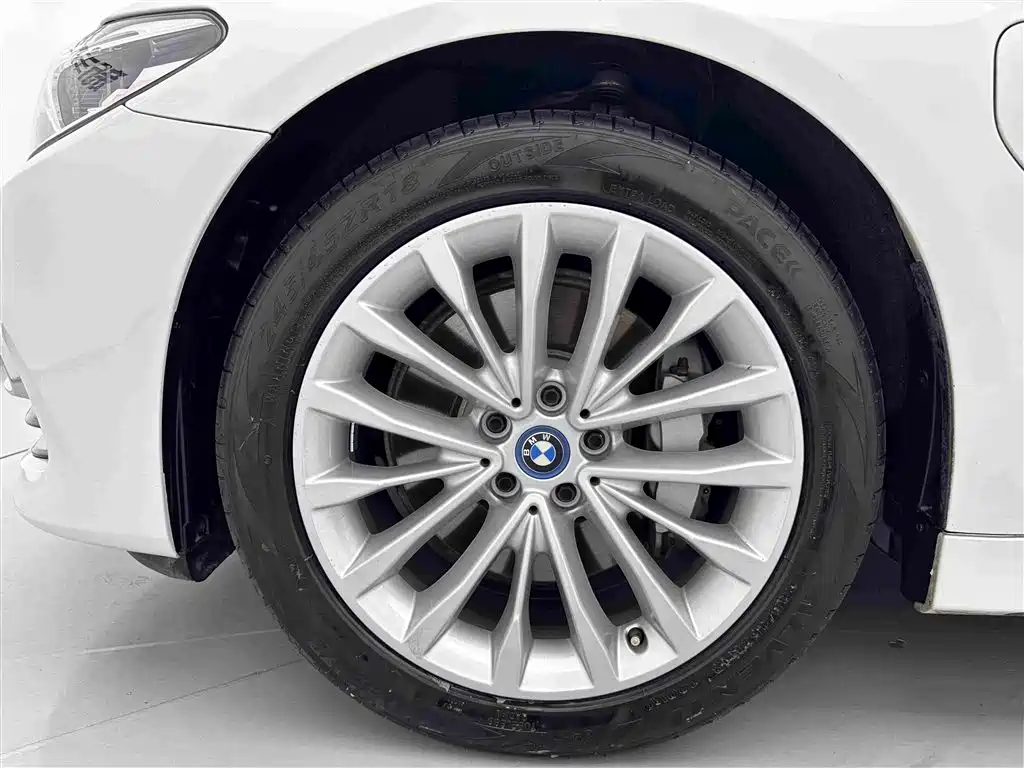 BMW 5 Series New Energy — миниатюра 32