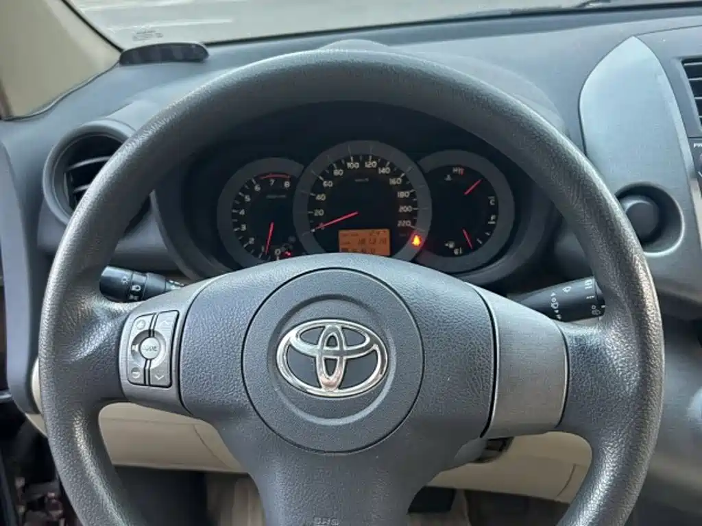 Toyota RAV4 — миниатюра 12