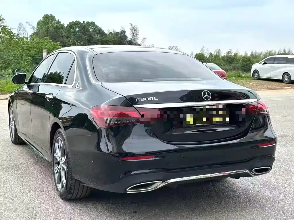 Mercedes-Benz E-Class — миниатюра 9