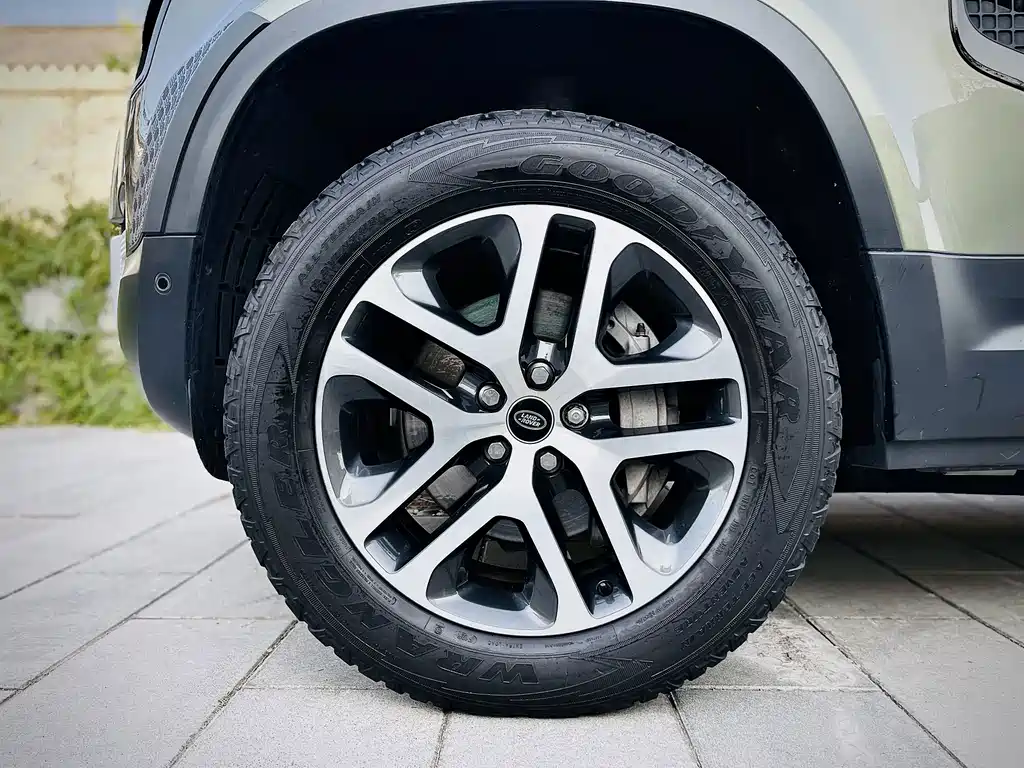 Land Rover Defender — миниатюра 20