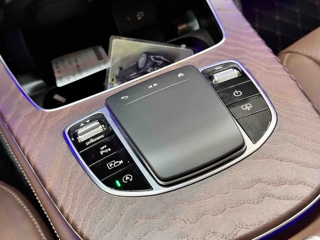 Mercedes-Benz E-Class — миниатюра 12