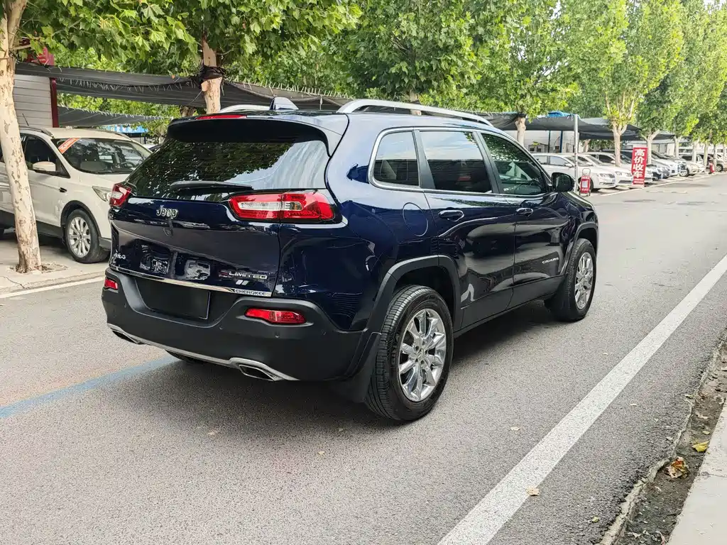 Jeep Cherokee — миниатюра 21