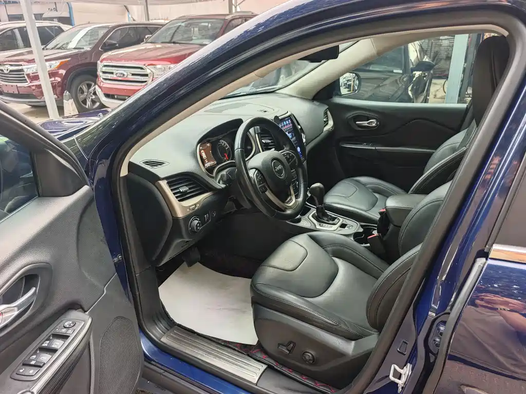 Jeep Cherokee — миниатюра 5