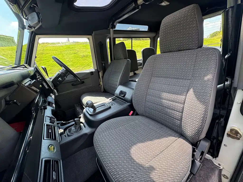 Land Rover Defender — миниатюра 19
