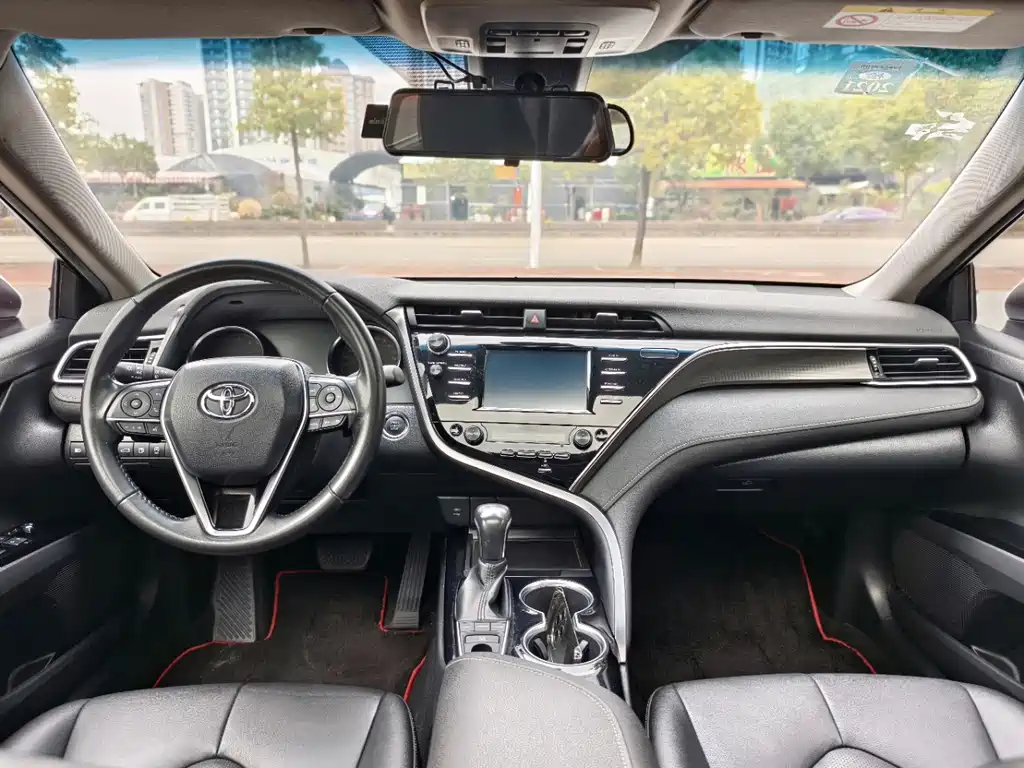Toyota Camry — миниатюра 4
