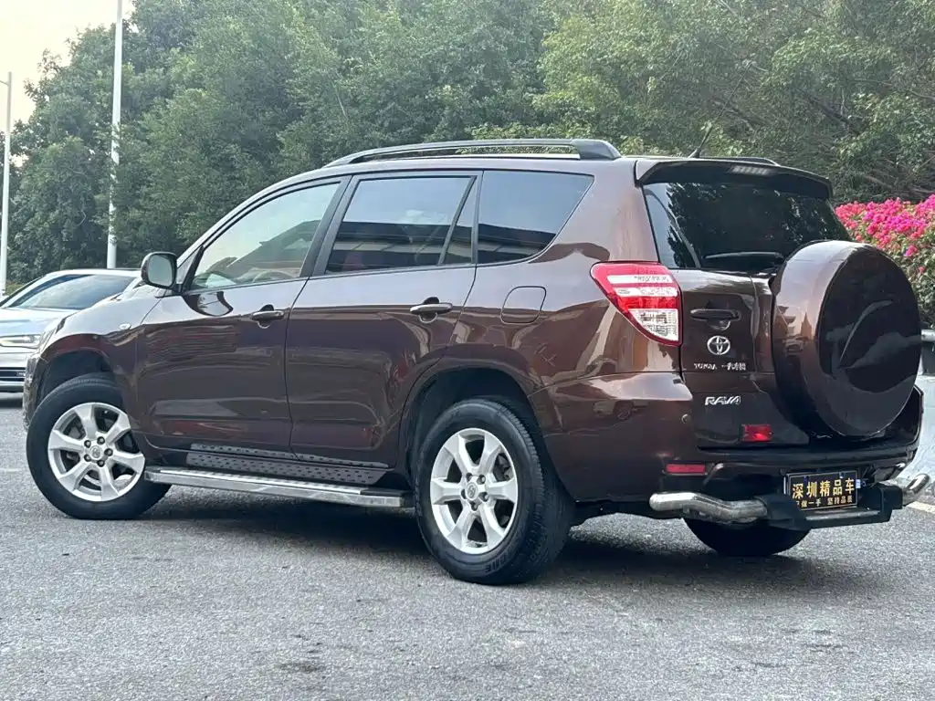 Toyota RAV4 — миниатюра 5
