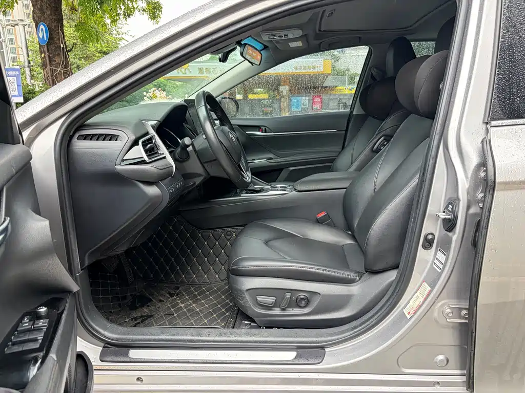 Toyota Camry — миниатюра 4