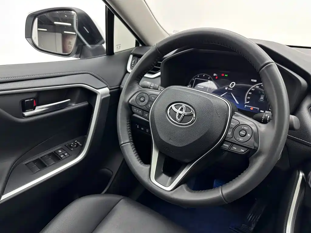Toyota RAV4 — миниатюра 9