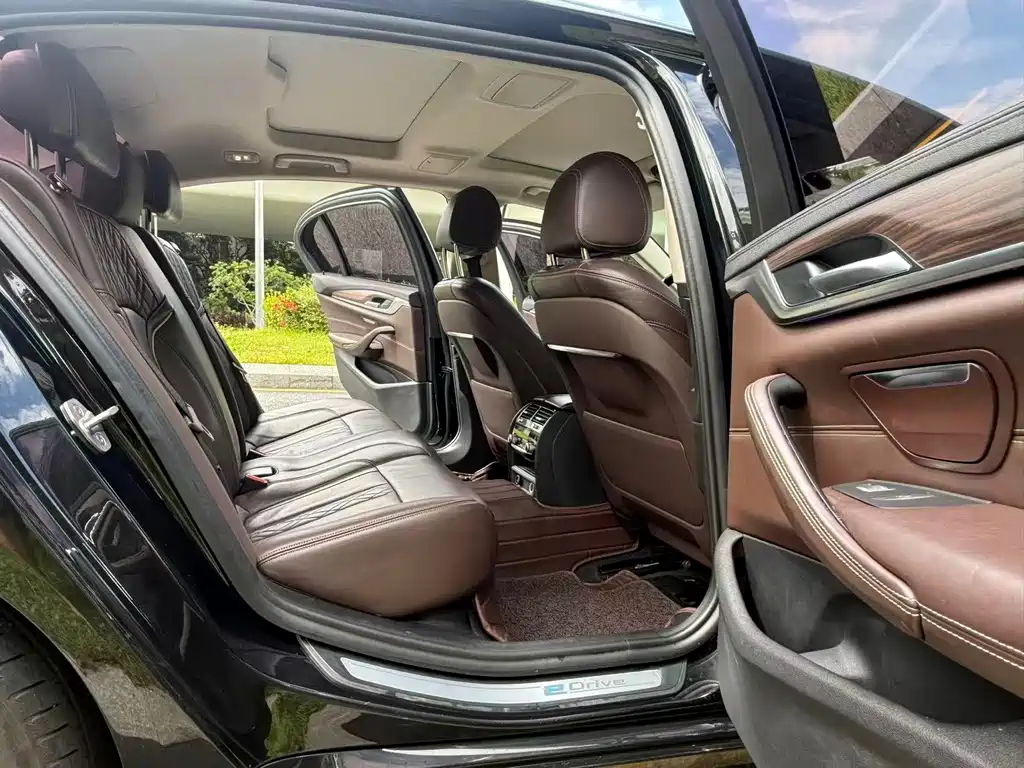 BMW 5 Series New Energy — миниатюра 9