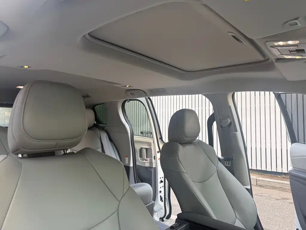 Toyota Granvia — миниатюра 16