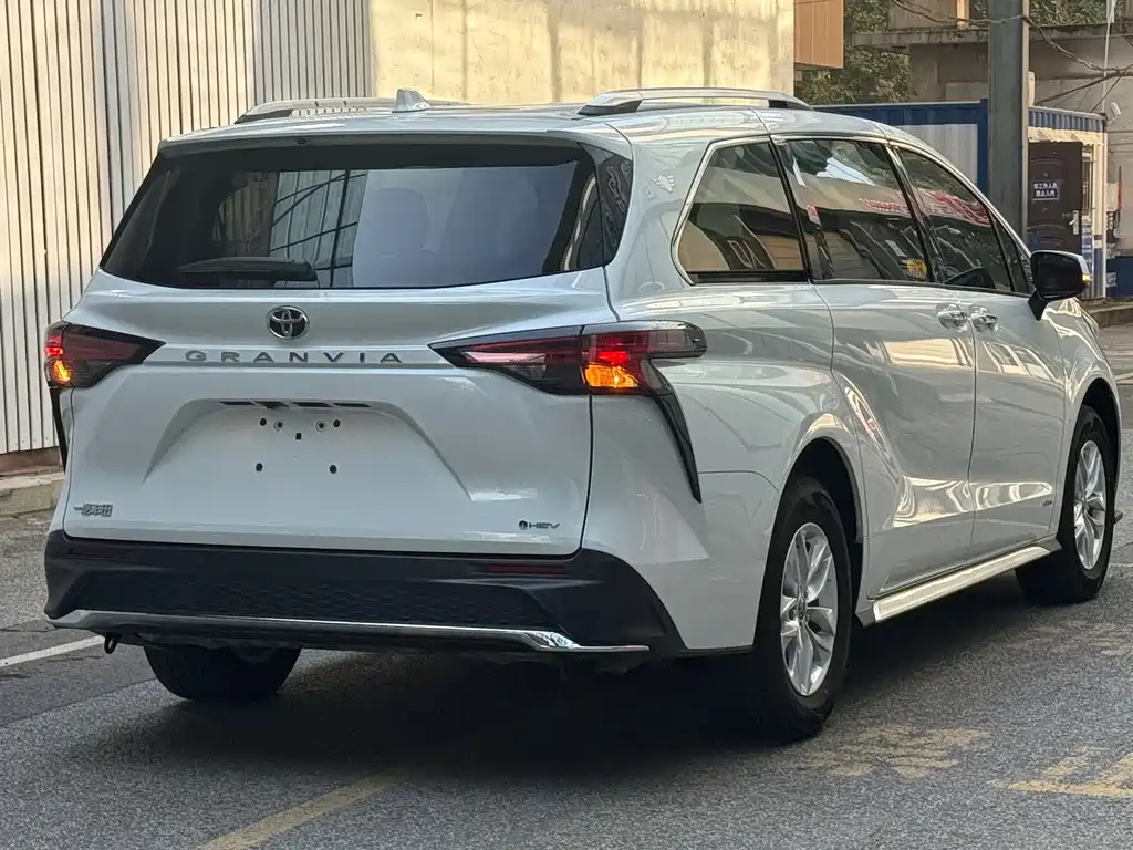 Toyota Granvia — миниатюра 21