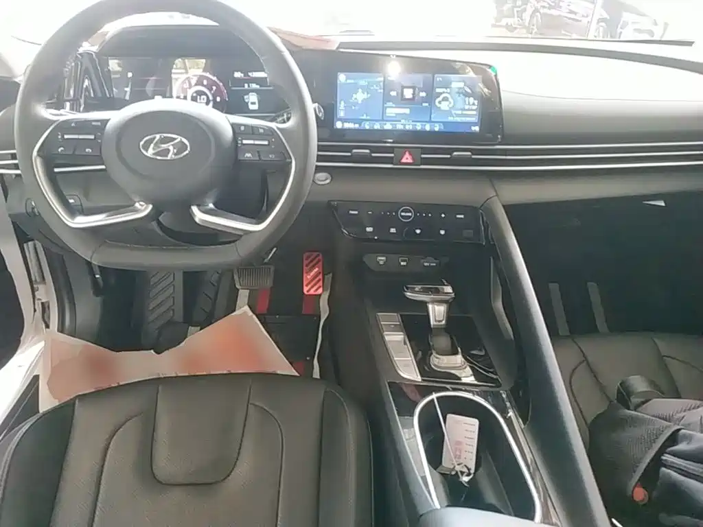 Hyundai Elantra — миниатюра 10