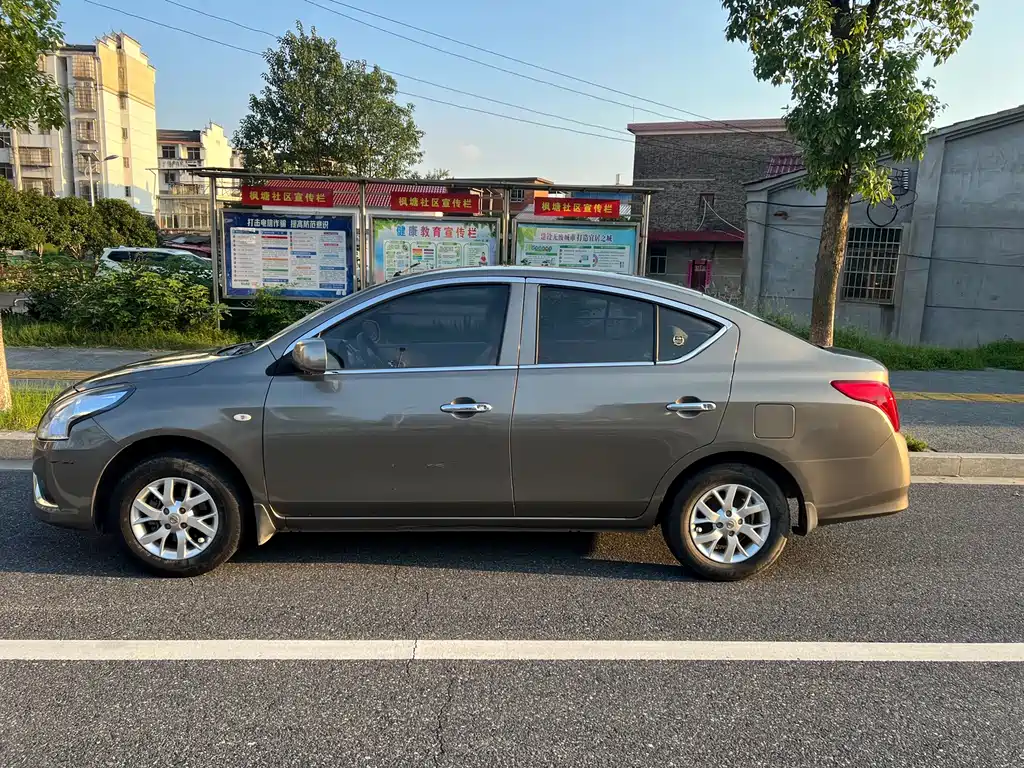 Nissan Sunny — миниатюра 7