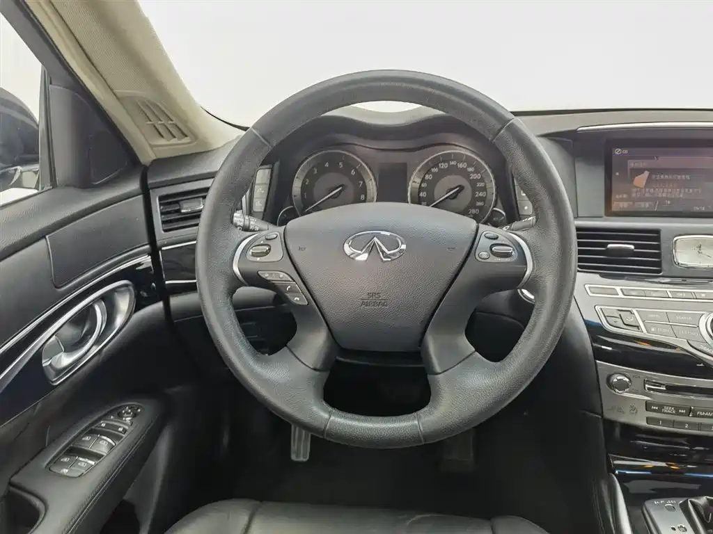 INFINITI Q70