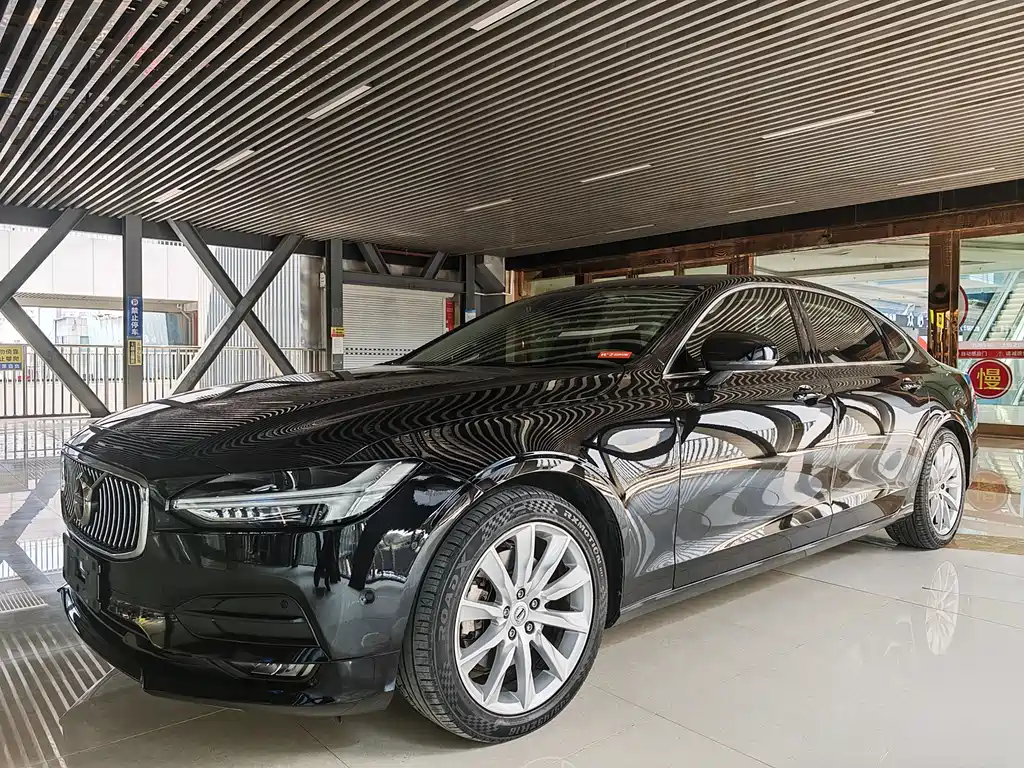 Купить Volvo S90