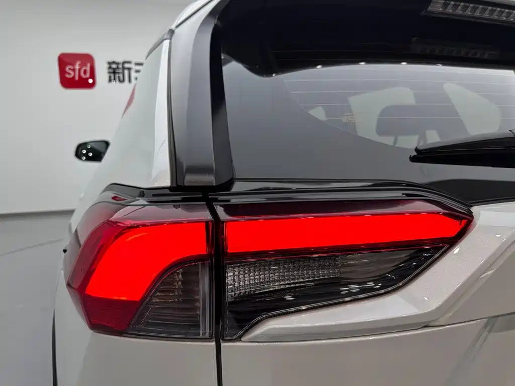 Toyota RAV4 — миниатюра 30