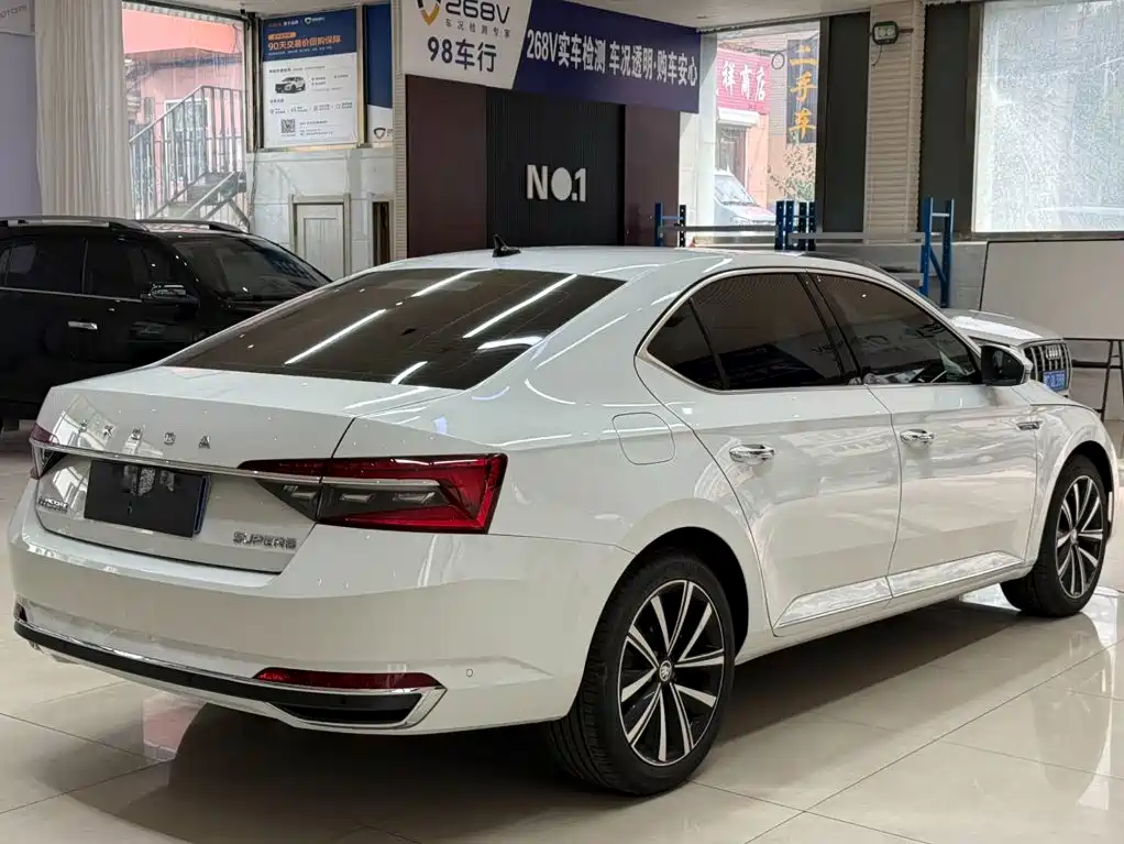 Skoda Superb — миниатюра 4