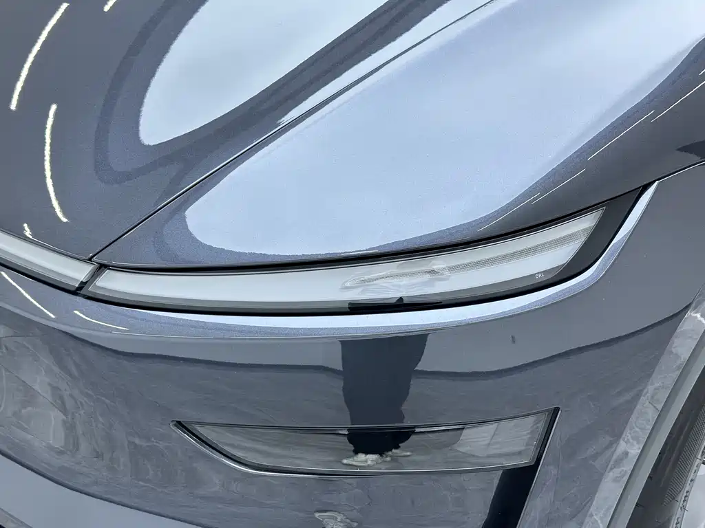 Tesla Model Y — миниатюра 11