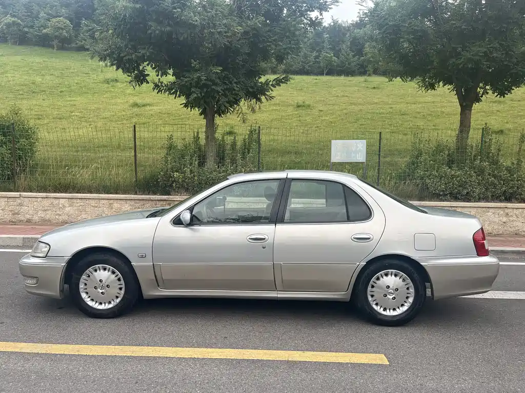 Nissan Bluebird Classic — миниатюра 9