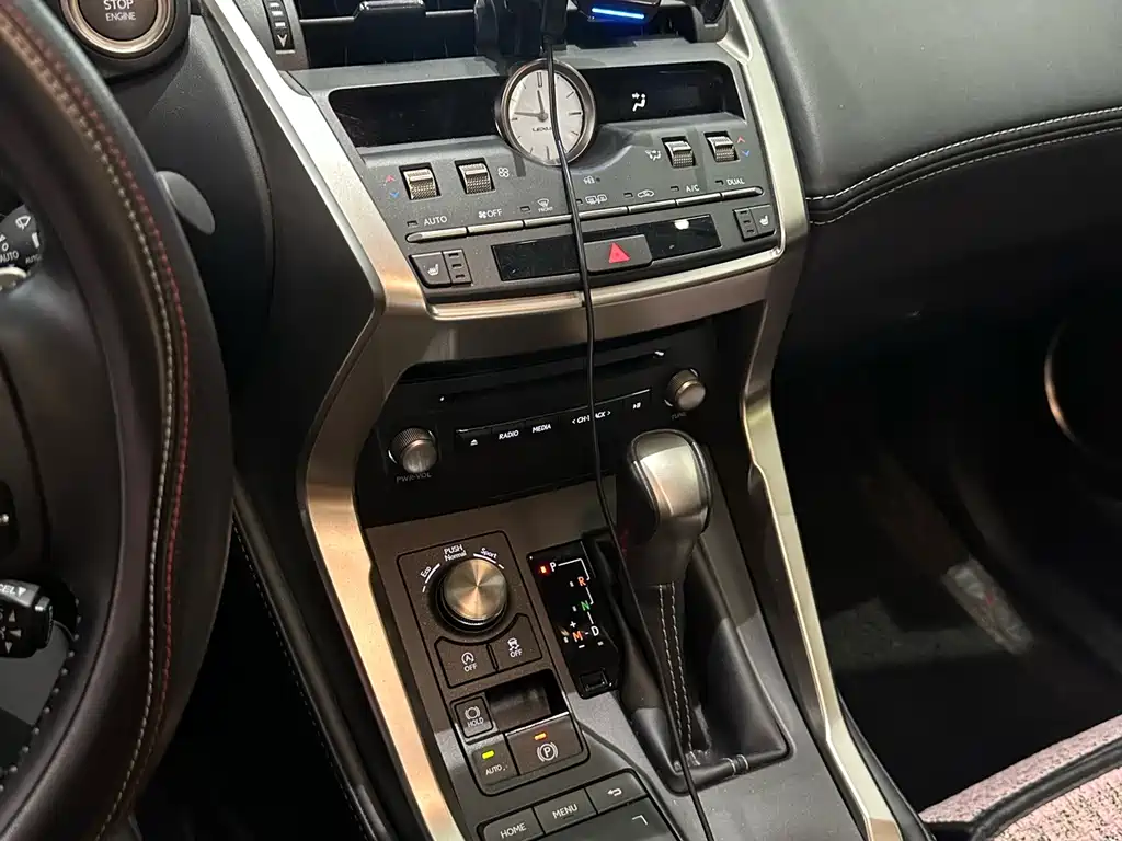 Lexus NX — миниатюра 6