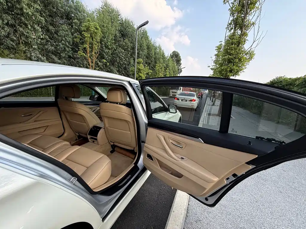 BMW 5 Series — миниатюра 18
