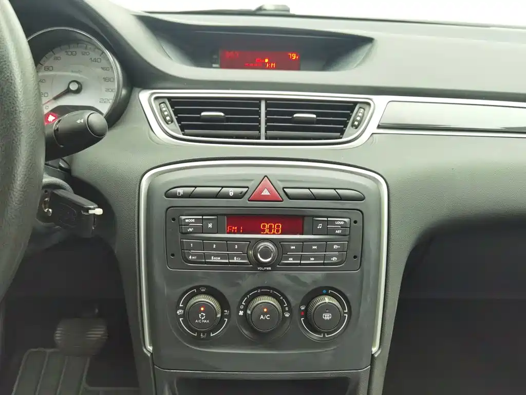 Peugeot 308 — миниатюра 12