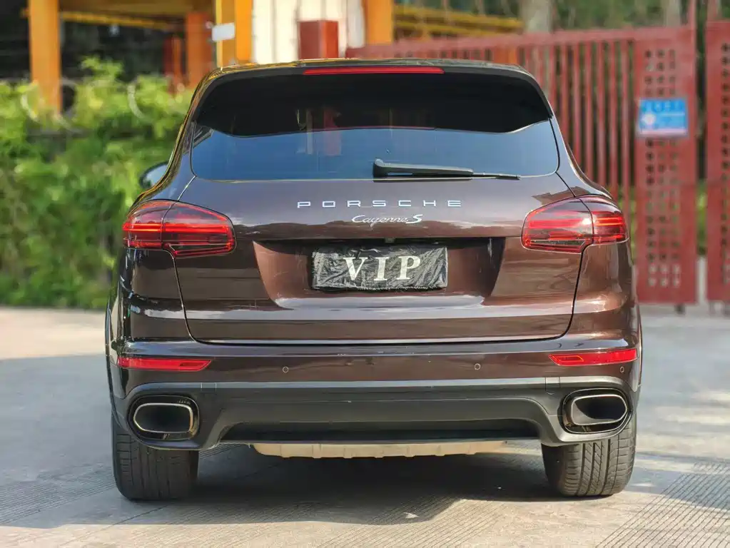 Porsche Cayenne — миниатюра 10