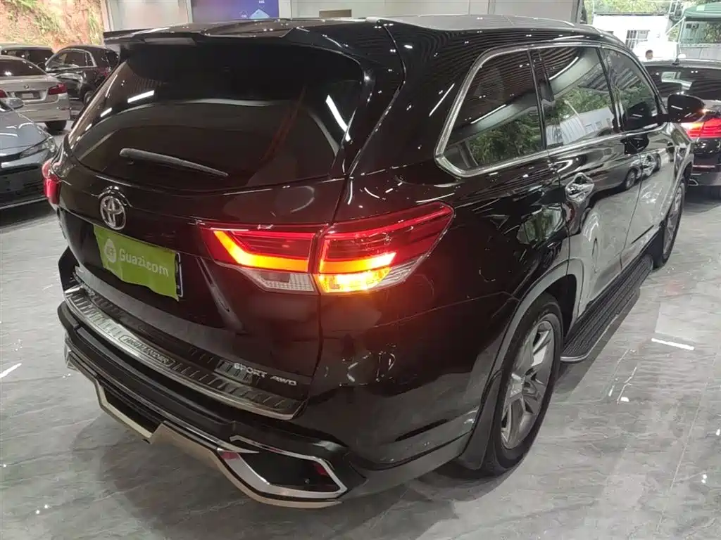 Toyota Highlander 2018 2.0T Luxury 7 мест V