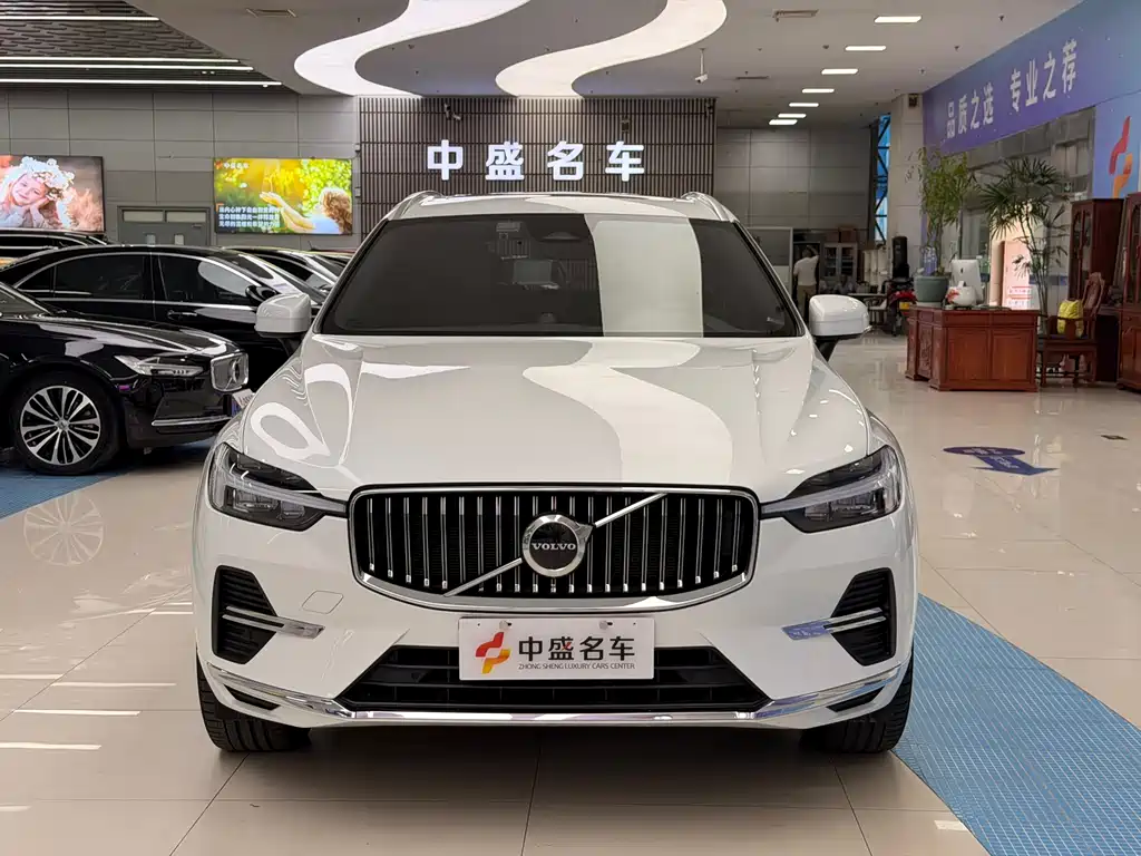 Volvo XC60 2022 B5 Luxury