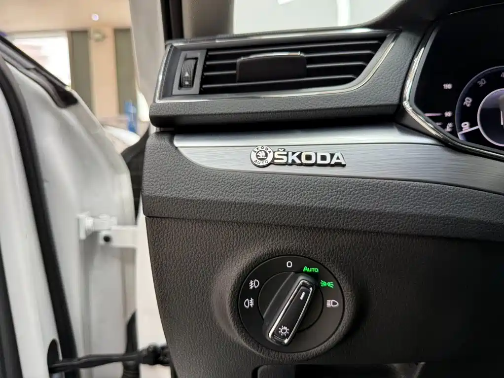 Skoda Superb — миниатюра 9