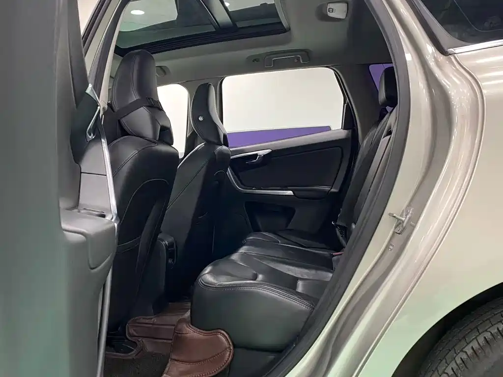 Volvo XC60 T5 Smart Advanced Edition, фото 6
