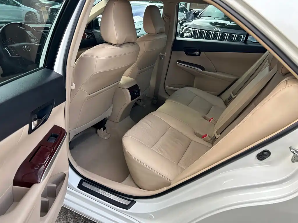 Toyota Camry — миниатюра 9