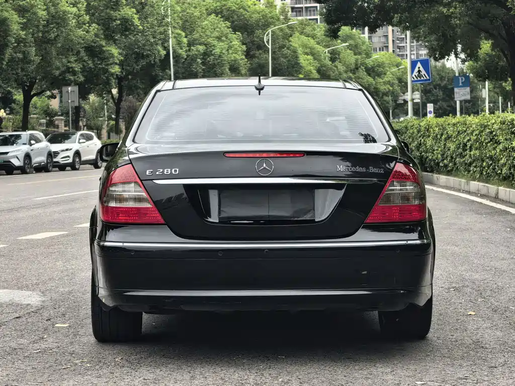 Mercedes-Benz E-Class — миниатюра 10