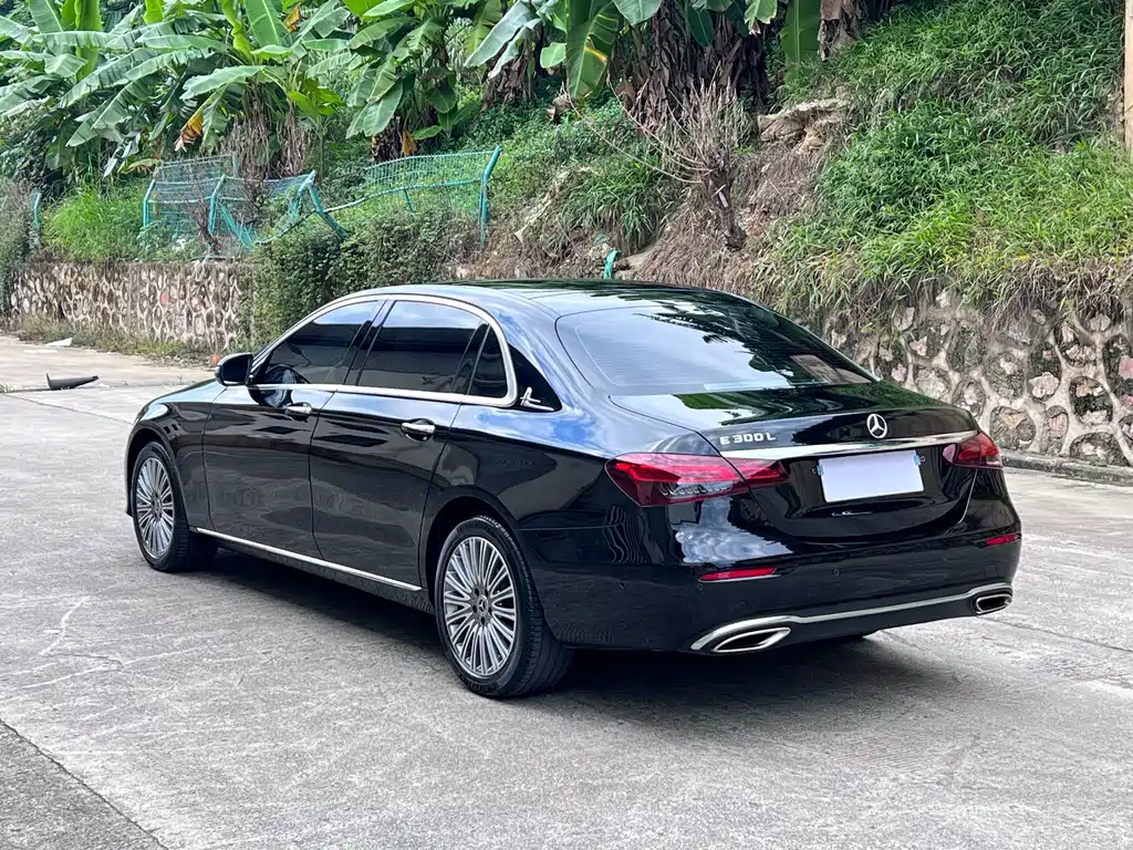 Mercedes-Benz E-Class — миниатюра 7