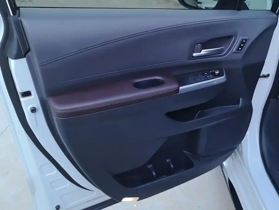 Toyota Sienna — миниатюра 7
