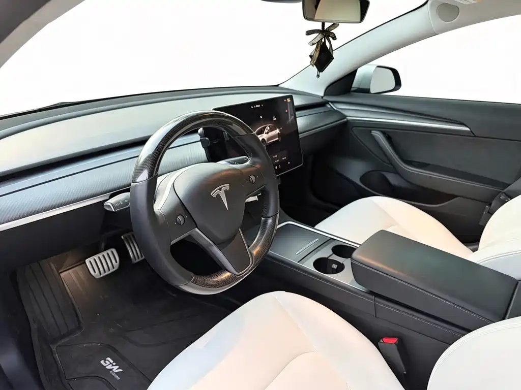 Tesla Model 3 — миниатюра 8