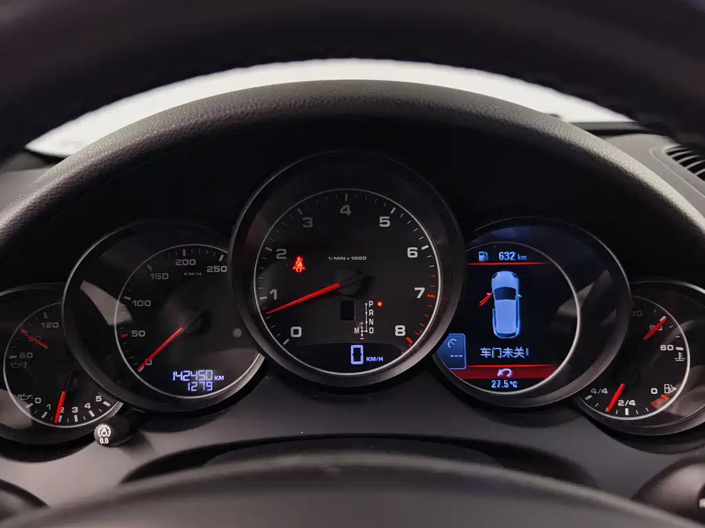 Porsche Cayenne — миниатюра 7