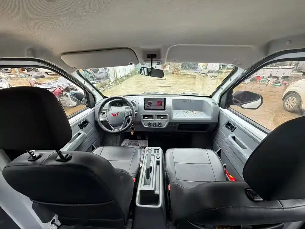 Wuling Yangguang — миниатюра 4