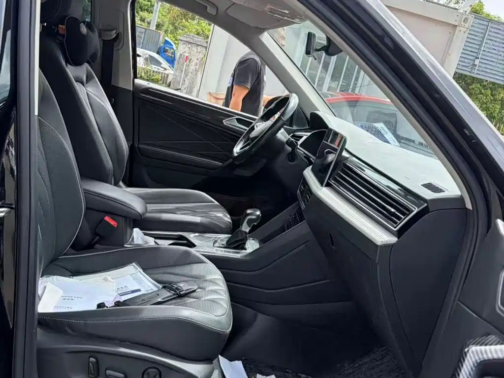 Volkswagen Tiguan L — миниатюра 7