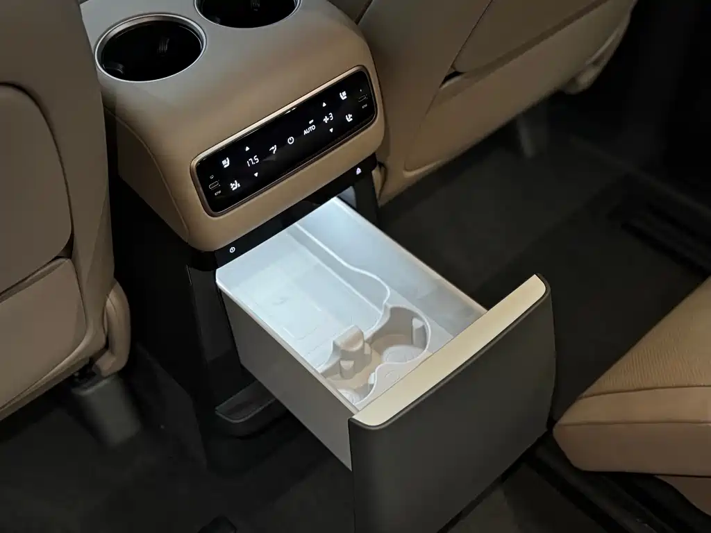 Li Auto Li MEGA — миниатюра 9