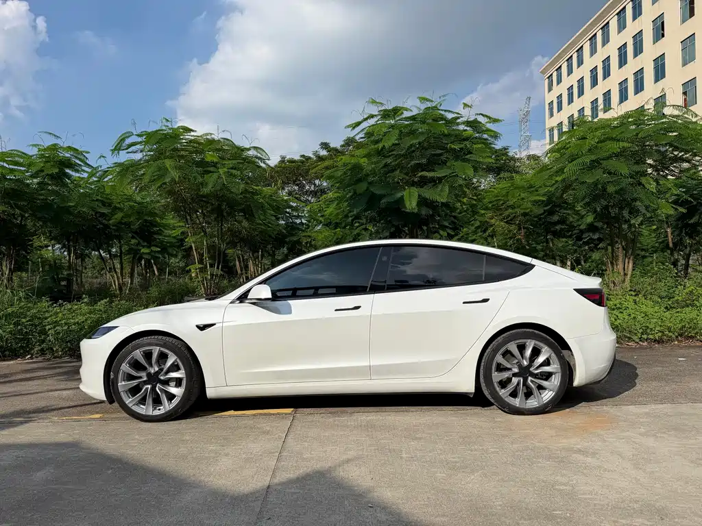 Tesla Model 3 — миниатюра 4