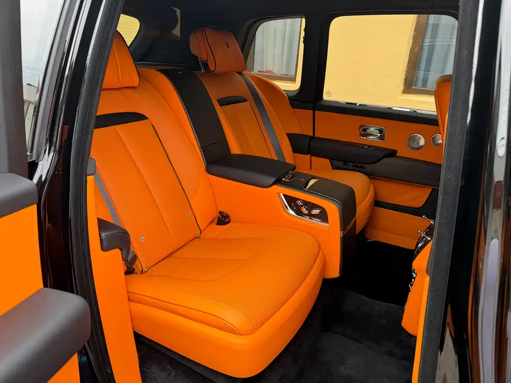 Rolls-Royce Cullinan 2024 мест